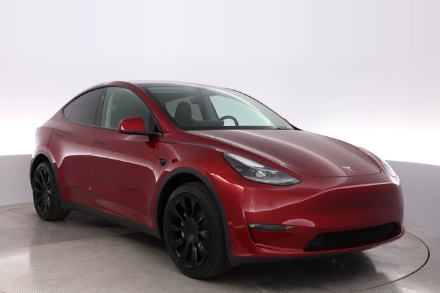 2025 Tesla Model Y — photo 10 of 24