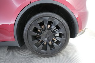 2025 Tesla Model Y — photo 7 of 24