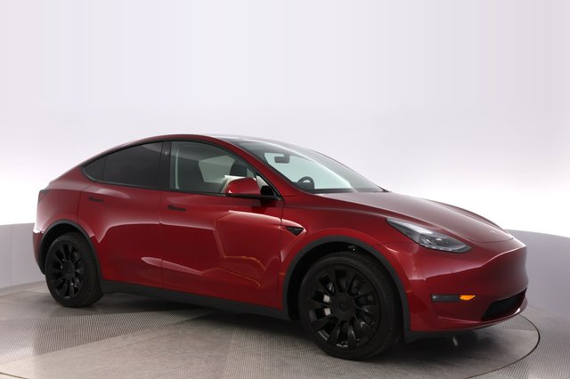 2025 Tesla Model Y — photo 11 of 24