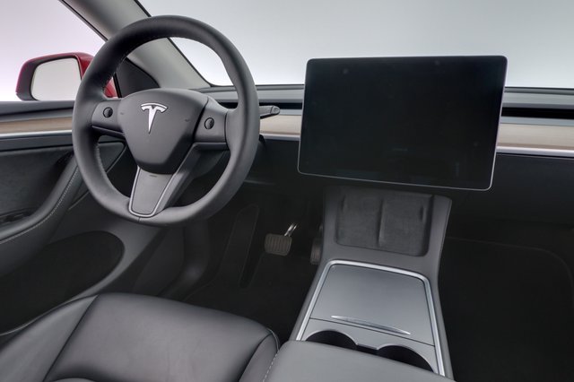 2025 Tesla Model Y — photo 20 of 24