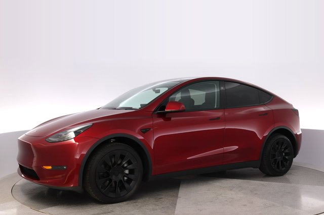 2025 Tesla Model Y — photo 14 of 24