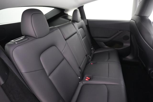 2025 Tesla Model Y — photo 4 of 24