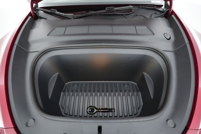 2025 Tesla Model Y — photo 23 of 24