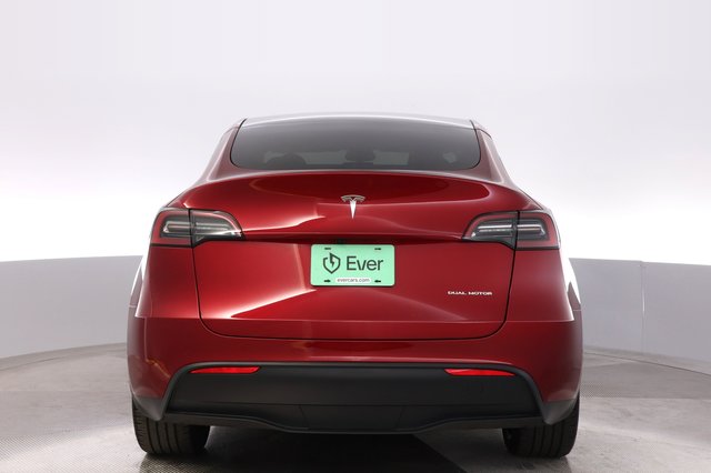 2025 Tesla Model Y — photo 12 of 24