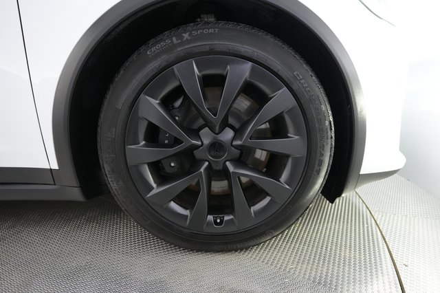 2023 Tesla Model X — photo 16 of 28