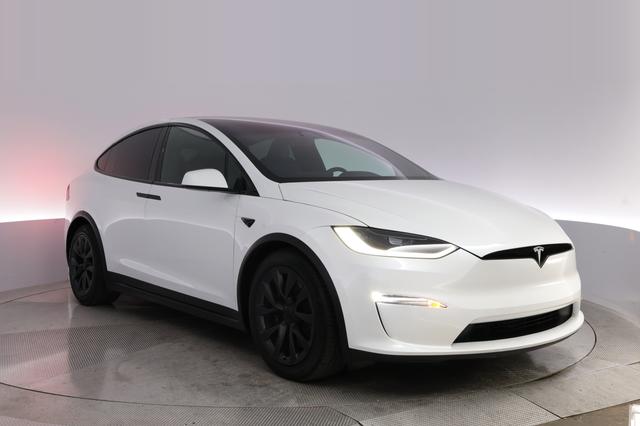 2023 Tesla Model X — photo 10 of 28