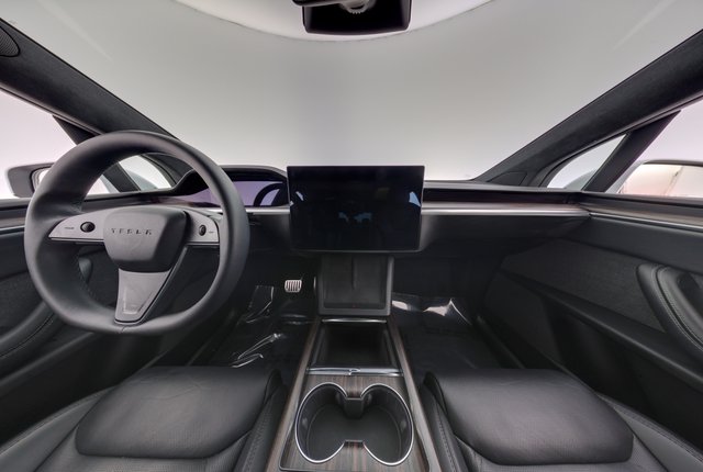 2023 Tesla Model X — photo 23 of 28