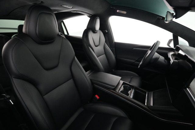 2023 Tesla Model X — photo 18 of 28