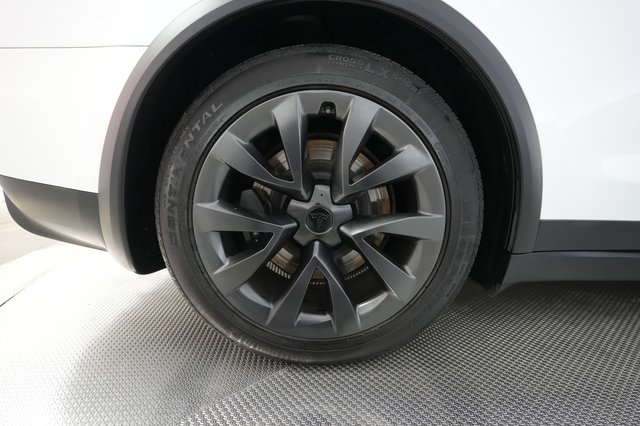 2023 Tesla Model X — photo 17 of 28