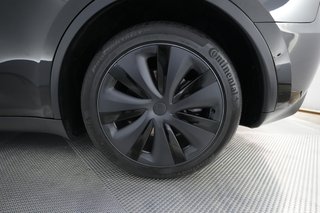2025 Tesla Model Y — photo 7 of 24