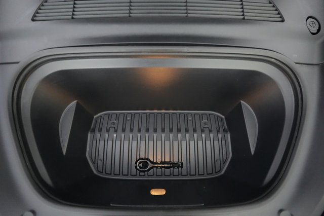 2025 Tesla Model Y — photo 20 of 21