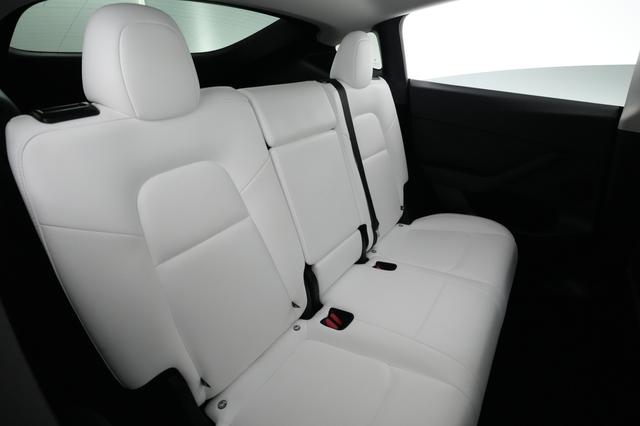 2025 Tesla Model Y — photo 4 of 21