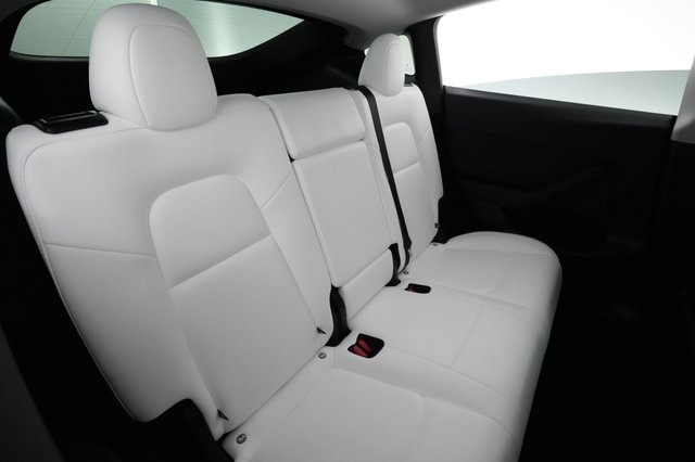 2025 Tesla Model Y — photo 4 of 21