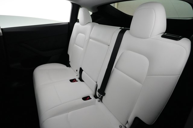 2025 Tesla Model Y — photo 19 of 21