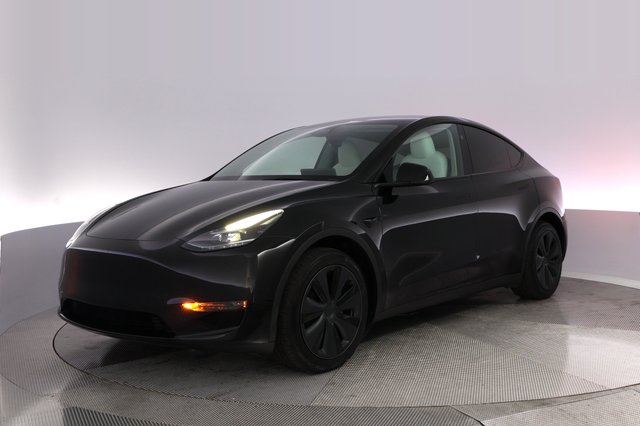 2025 Tesla Model Y — VIN 7SAYGDED7SF236508