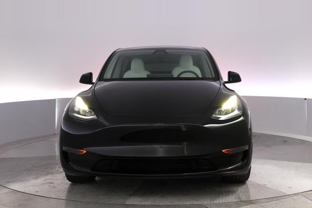 2025 Tesla Model Y — photo 9 of 21