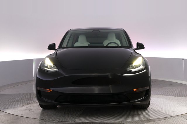 2025 Tesla Model Y — photo 9 of 21