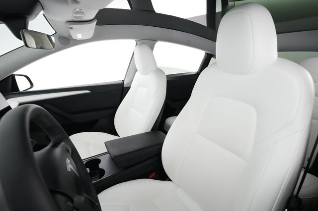 2025 Tesla Model Y — photo 3 of 21