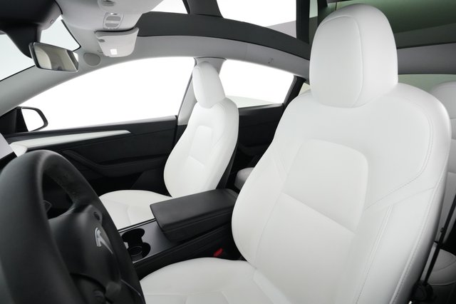 2025 Tesla Model Y — photo 3 of 21