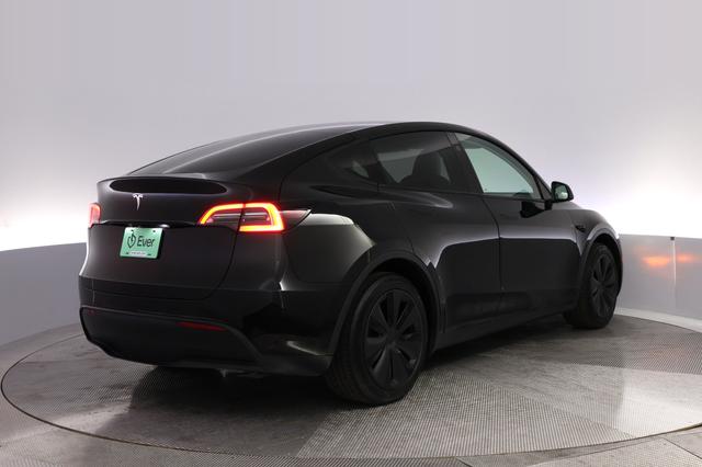 2025 Tesla Model Y — photo 2 of 21