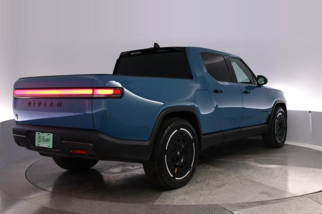2025 Rivian R1T — photo 2 of 25