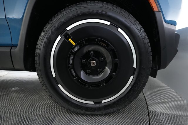 2025 Rivian R1T — photo 16 of 25