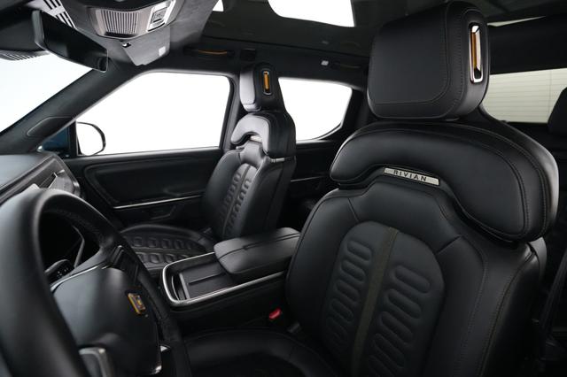 2025 Rivian R1T — photo 3 of 25