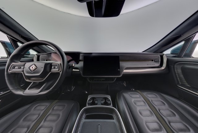 2025 Rivian R1T — photo 21 of 25