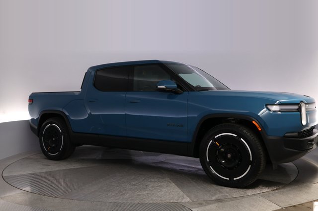 2025 Rivian R1T — photo 11 of 25
