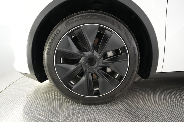 2021 Tesla Model Y — photo 15 of 27