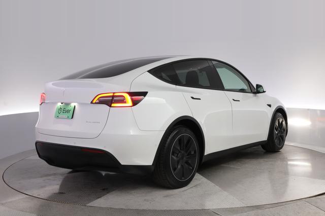 2021 Tesla Model Y — photo 2 of 27