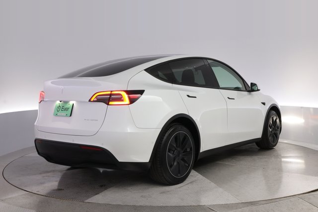 2021 Tesla Model Y — photo 2 of 27