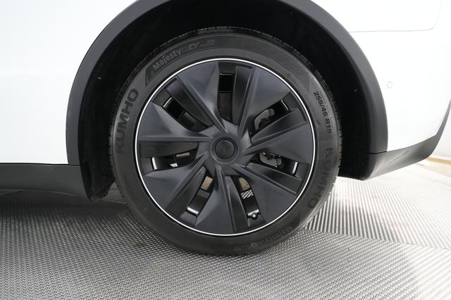 2021 Tesla Model Y — photo 7 of 27