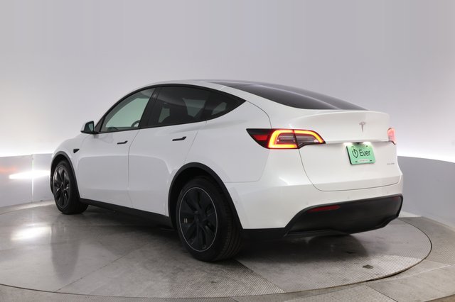 2021 Tesla Model Y — photo 13 of 27