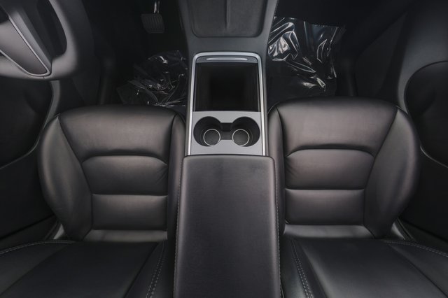 2021 Tesla Model Y — photo 22 of 27