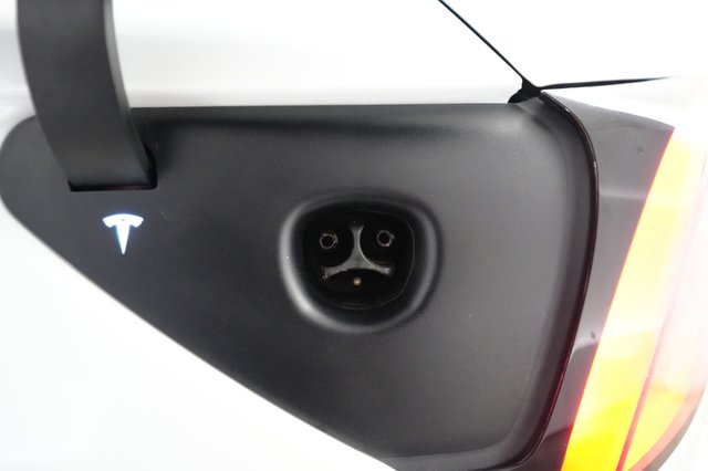 2021 Tesla Model Y — photo 8 of 27