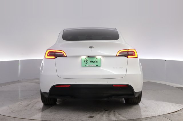 2021 Tesla Model Y — photo 12 of 27