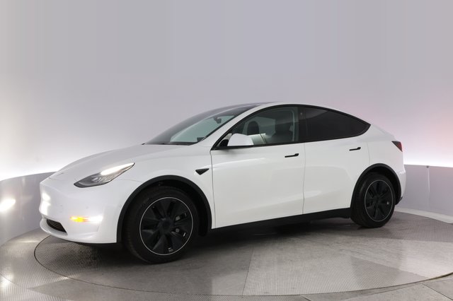 2021 Tesla Model Y — photo 14 of 27
