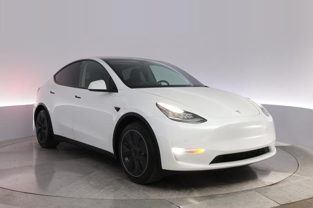 2021 Tesla Model Y — photo 10 of 27