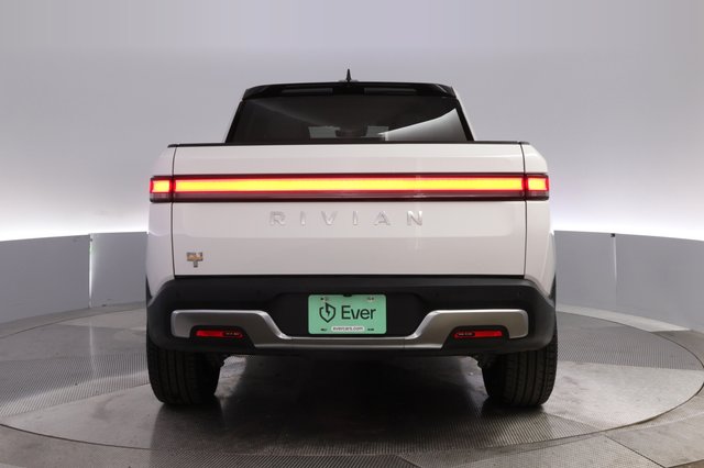 2022 Rivian R1T — photo 12 of 25