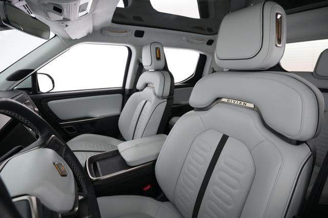 2022 Rivian R1T — photo 3 of 25