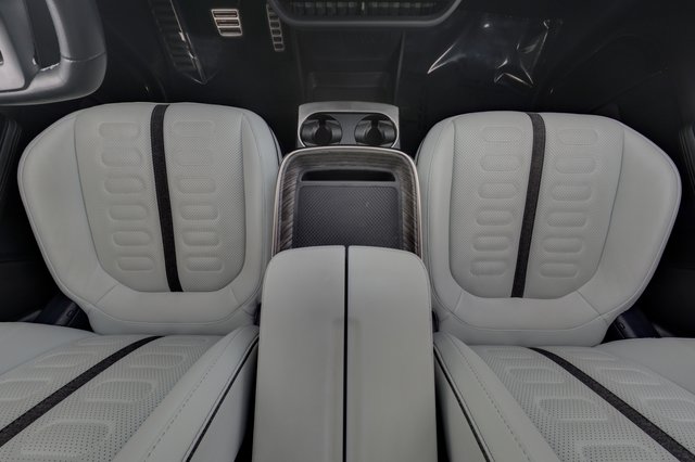 2022 Rivian R1T — photo 22 of 25