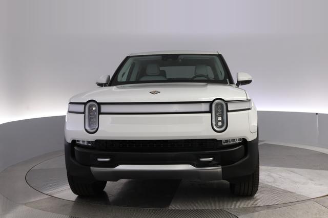 2022 Rivian R1T — photo 9 of 25