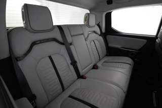 2022 Rivian R1T — photo 4 of 25