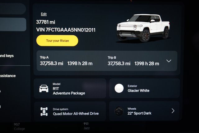 2022 Rivian R1T — photo 5 of 25