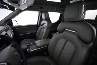 2024 Rivian R1T — photo 3 of 25