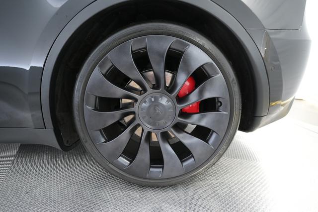 2022 Tesla Model Y — photo 7 of 26