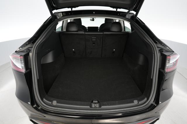 2022 Tesla Model Y — photo 6 of 26