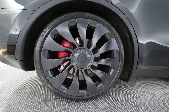2022 Tesla Model Y — photo 17 of 26