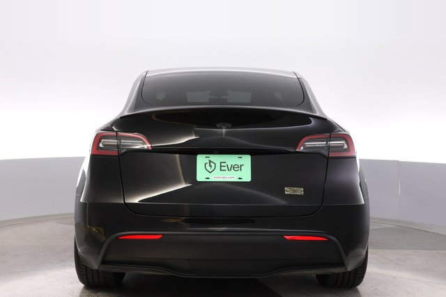 2022 Tesla Model Y — photo 12 of 26
